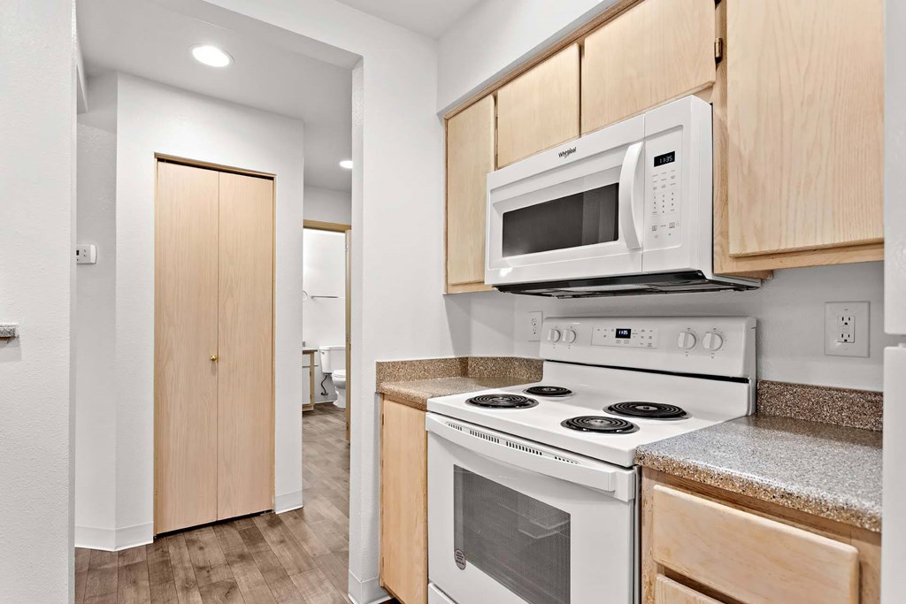 Kitchen Appliances at Maple Ridge, Washington, 98664