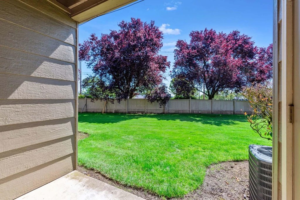 Green Lawn at Maple Ridge, Vancouver Washington