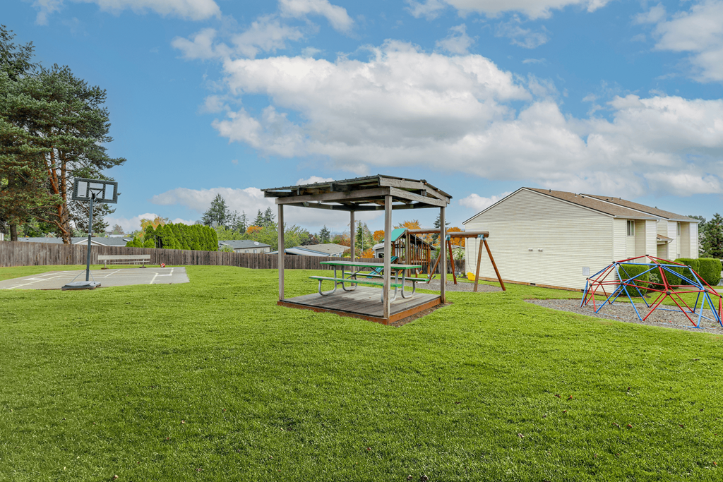 Township Sherwood, gazebo, grass