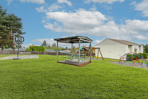 Township Sherwood, gazebo, grass
