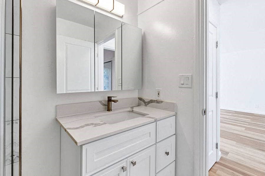 Bathroom vanity