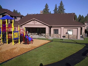 Playground near building - Photo Gallery 4