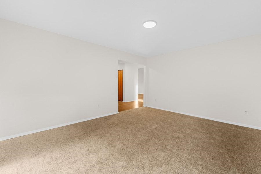 1 BR Apartments in Kent WA - Township Lake Meridian - Bedroom with Plush Carpeting