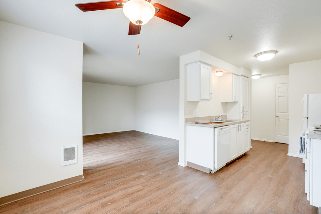 Apartments in Keizer OR - The Village - FPI - White Kitchen with Modern Appliances at THE VILLAGE Apartments, Oregon