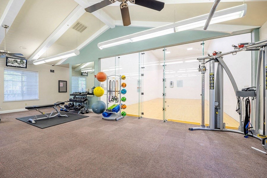 Cobble Oaks in Goldriver CA fitness center with cardio and weight equipment