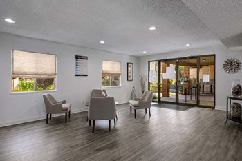 Clubhouse seating - Photo Gallery 4