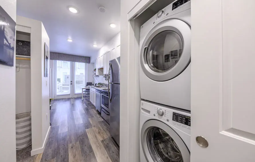 THE BRIDGES AT VICTORIAN SQUARE