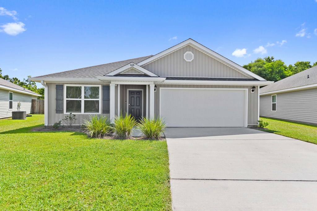 Emerald Lakes Single Family Rentals Ocean Springs, MS, beautiful front exterior