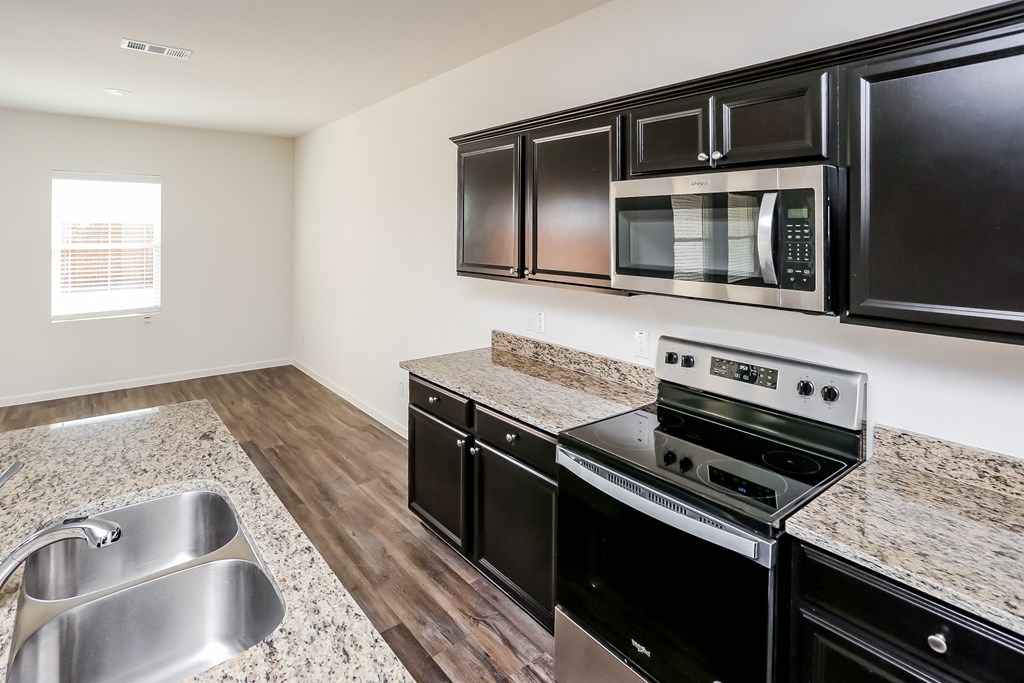 the preserve at ballantyne commons apartment kitchen and stainless steel appliances