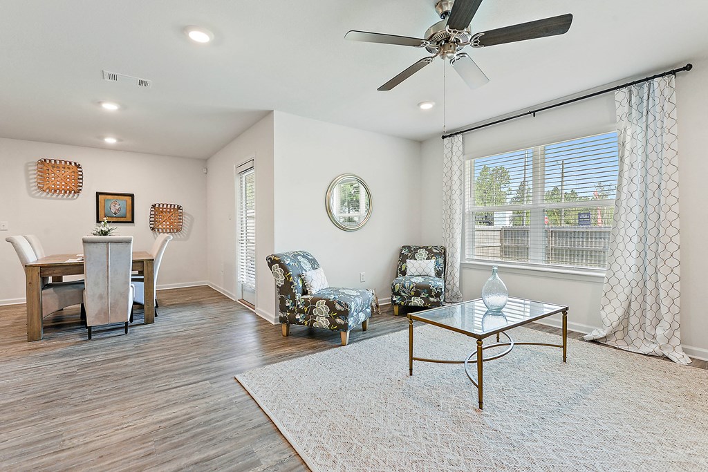 Emerald Lakes Single Family Rentals Ocean Springs, MS, beautiful living and dining room