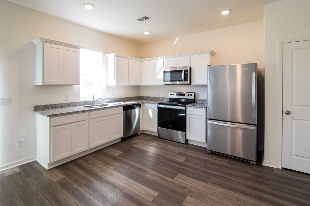 Pender Woods is a similar property to Farmington Village located in Summerville
