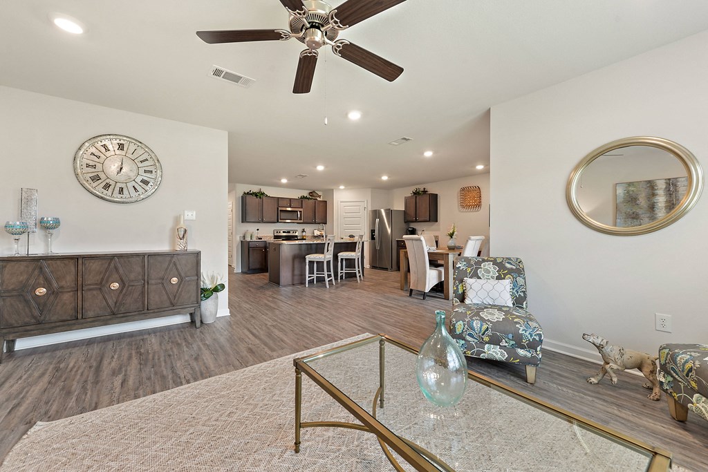 Emerald Lakes Single Family Rentals Ocean Springs, MS, luxurious living room