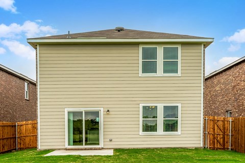 Forney, TX, Homes For Rent - Windmill Farms - Spacious Fenced Backyard With Manicured Grass Lawn.