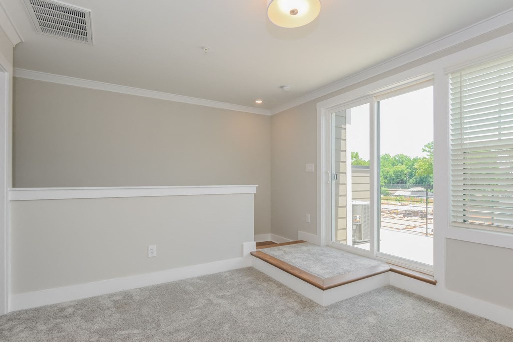 additional photo for property listing at chic digs with room to stretch out in the village 22 car