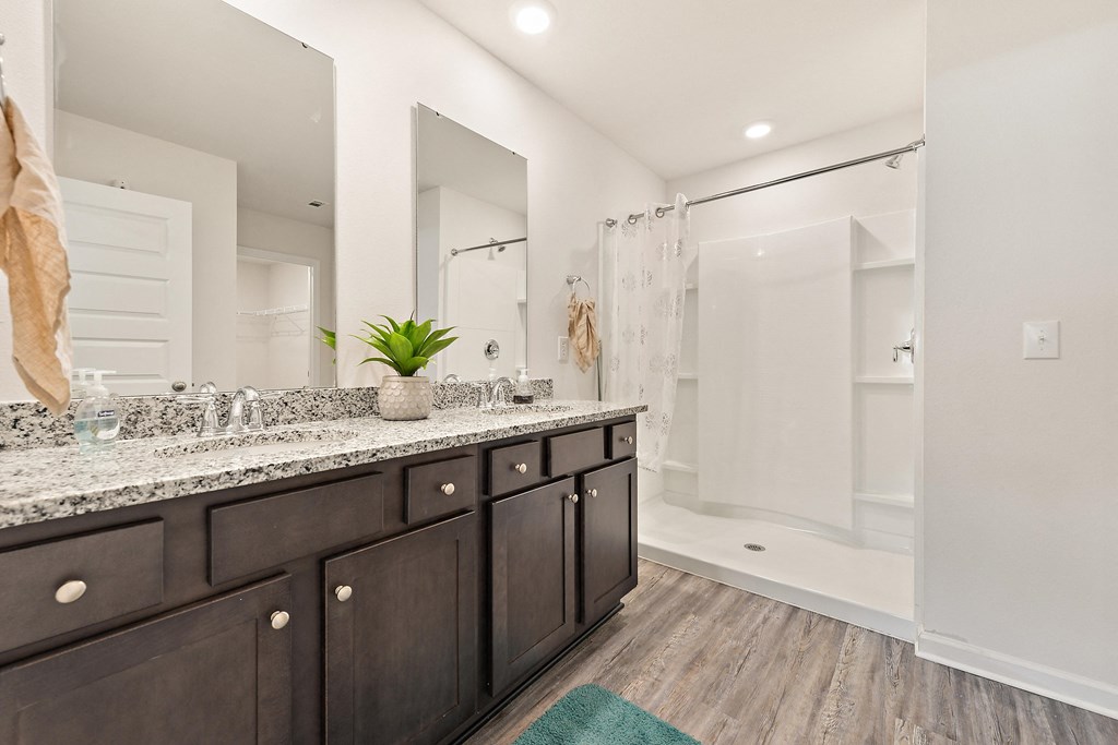 Emerald Lakes Single Family Rentals Ocean Springs, MS, spacious bedroom