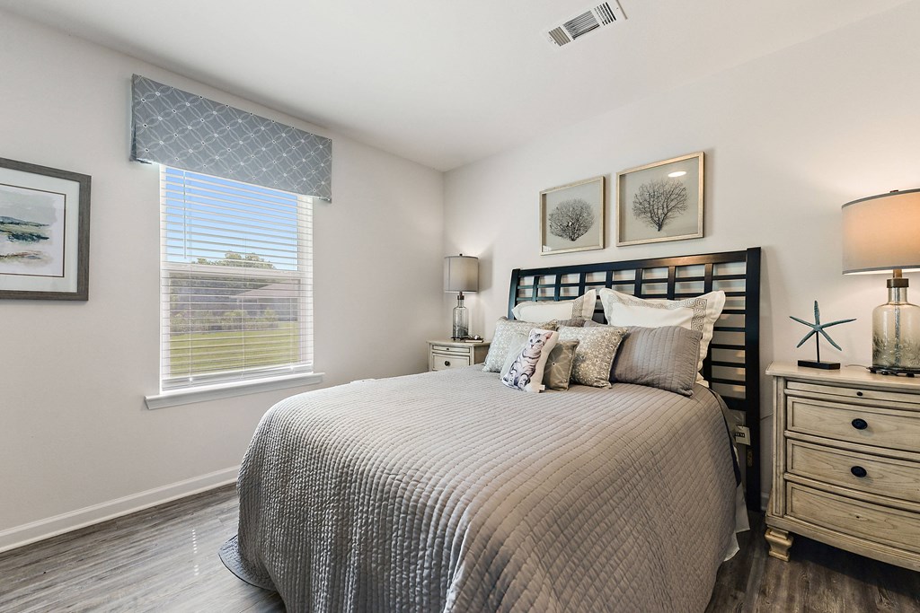 Emerald Lakes Single Family Rentals Ocean Springs, MS, spacious bedroom