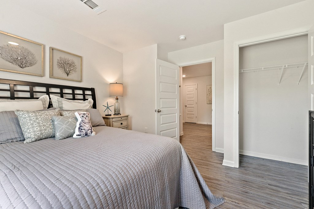 Emerald Lakes Single Family Rentals Ocean Springs, MS, spacious bedroom