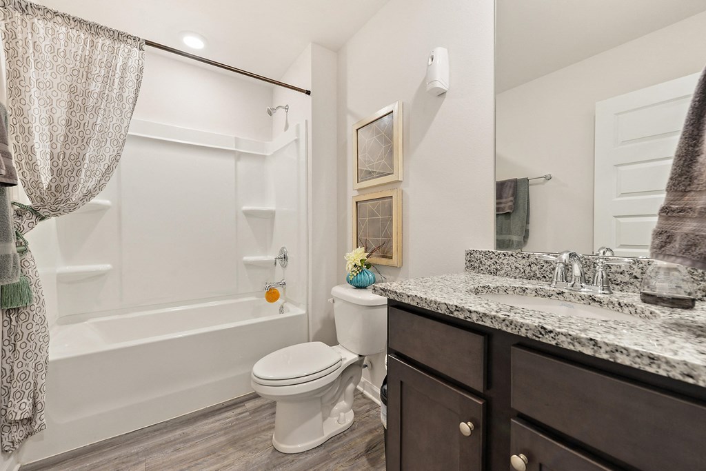 Emerald Lakes Single Family Rentals Ocean Springs, MS, spacious bedroom