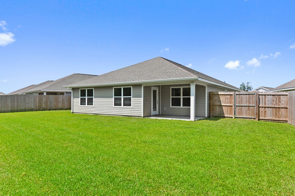 Emerald Lakes Single Family Rentals Ocean Springs, MS, beautiful backyard exterior