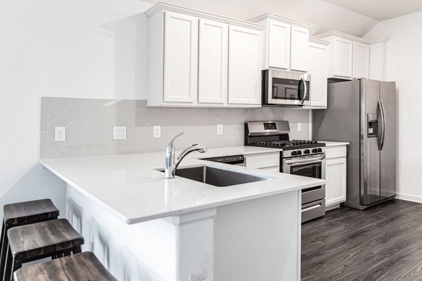 Homes in Humble TX for Rent - Edgewater at the Lagoon - Modern Kitchen with Stainless Steel Appliances - Photo Gallery