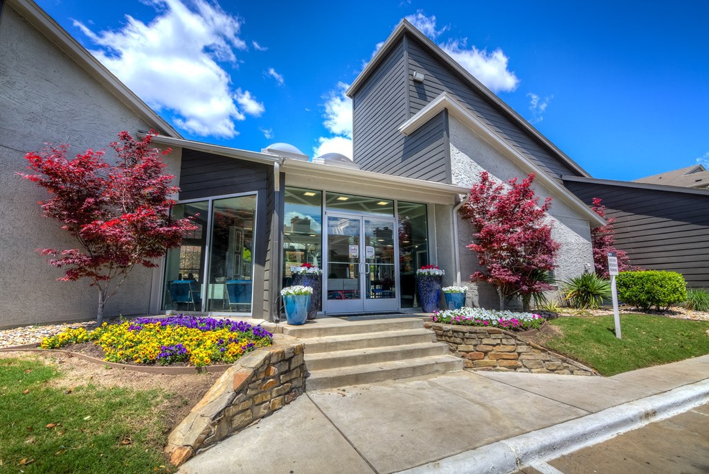 Canyon Grove apartments in Grand Prairie, TX