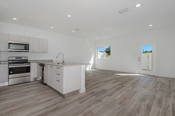 1301 NW 27th Ave 3 Beds Home, Townhouse for Rent - Photo Gallery 6