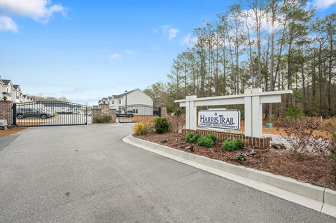 tHarris Trail Luxury Townhomes for rent Richmond Hill, GA photo of monument sign