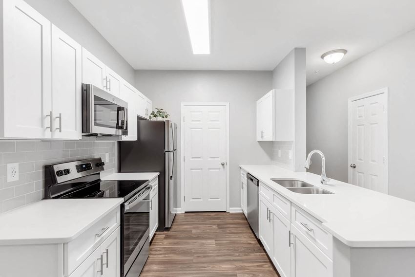 St. Ives Crossing apartments in Stockbridge Georgia photo of kitchen with stainless steel appliances - Photo Gallery