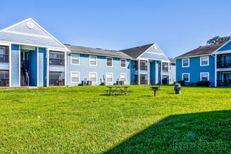 The Commons Apartments in Tampa Florida photo of exterior building