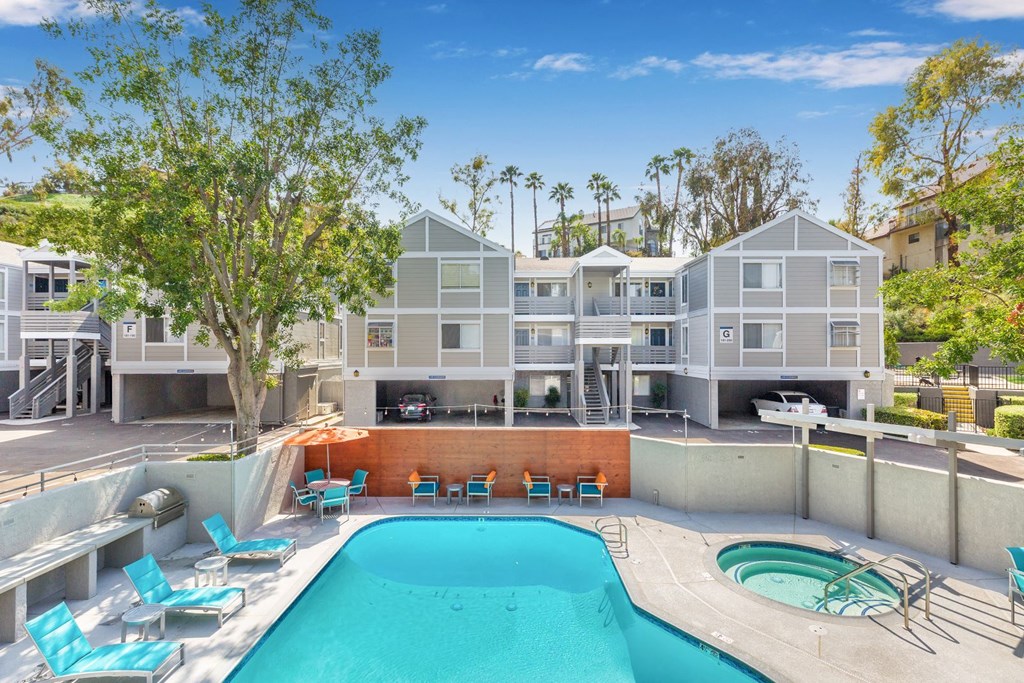 the pool at the preserve at ballantyne commons apartments