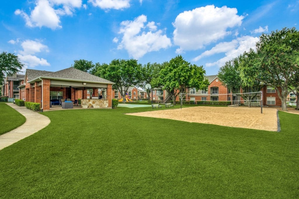 the preserve at ballantyne commons community yard and clubhouse
