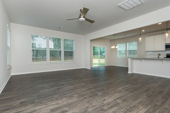 Pine Ridge Place Rental Home. Spacious Open concept floor plan - Photo Gallery 6