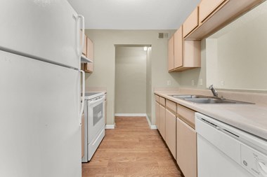 La Mirada Gardens Apartments in Bradenton, FL photo of white kitchen appliances