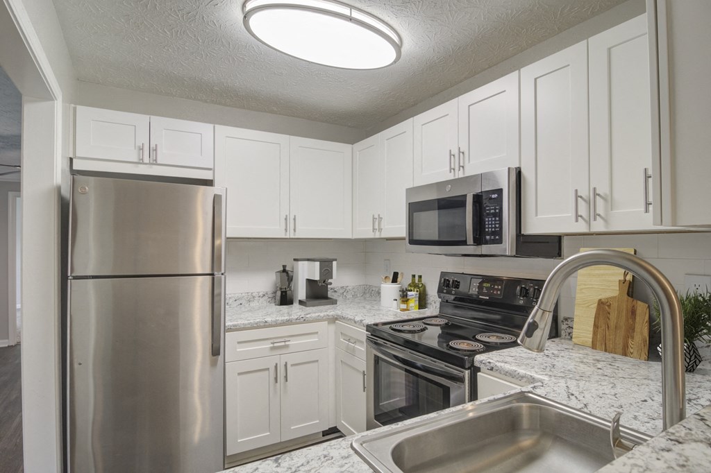 Place at Midway Douglasville GA apartment photo of gourmet kitchen