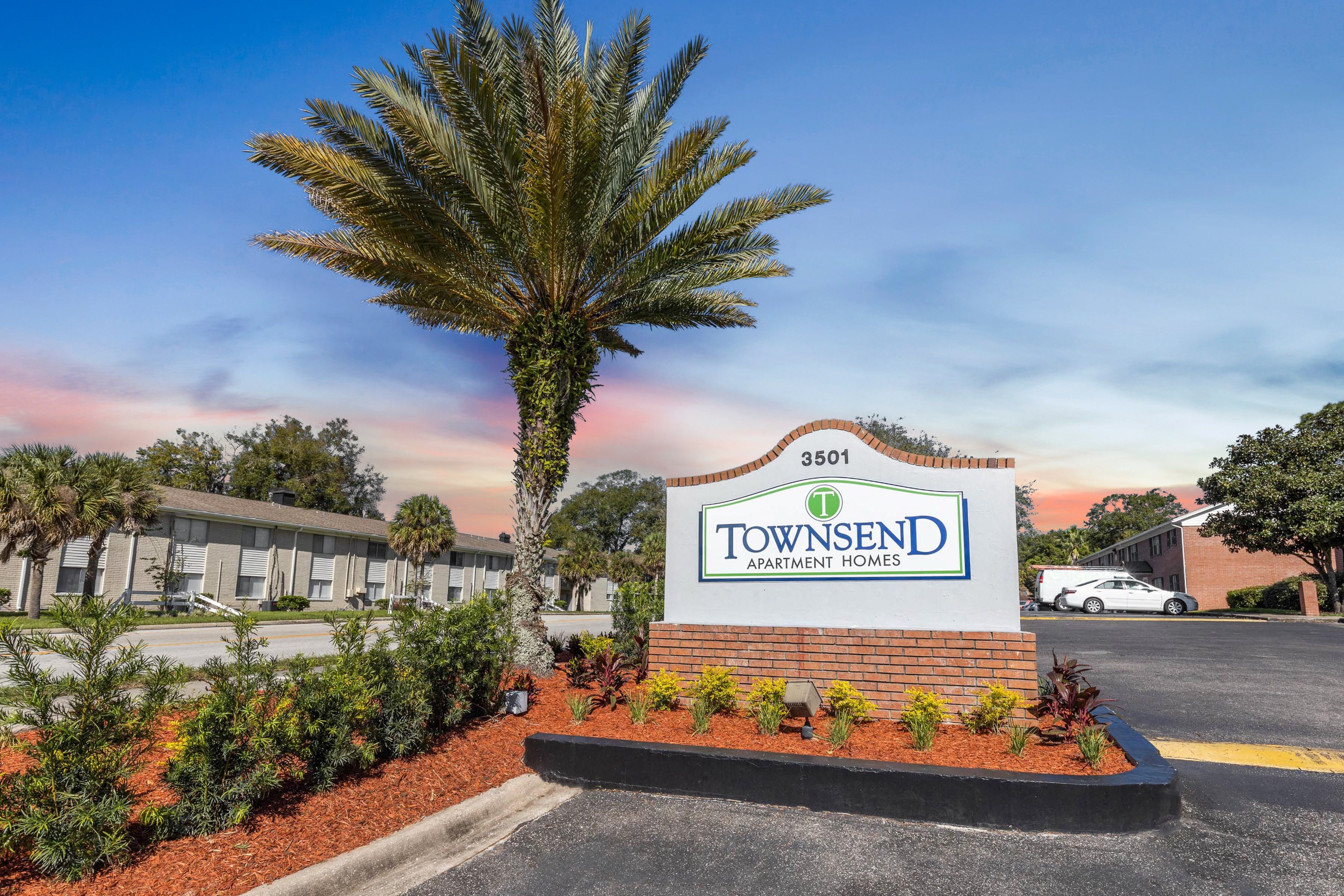 the sign in front of the townsend apartments entrance