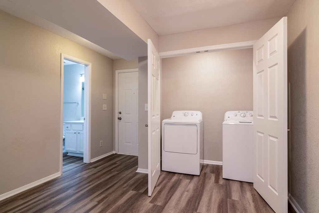 2100 Defoors apartment in Atlanta Georgia photo of washer and dryer