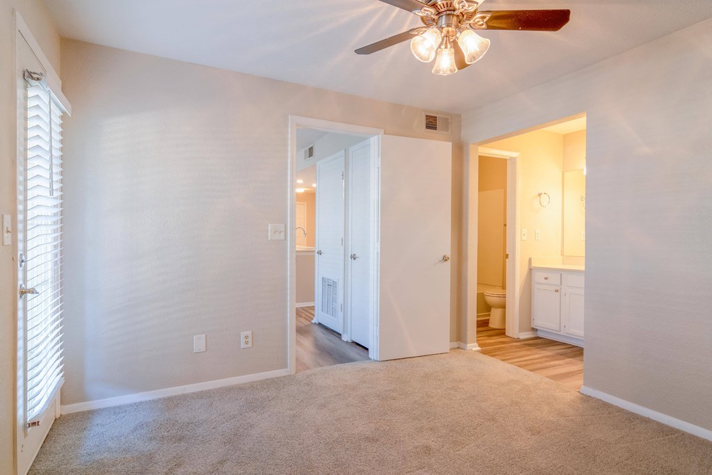 2100 Defoors apartment in Atlanta Georgia photo of bedroom