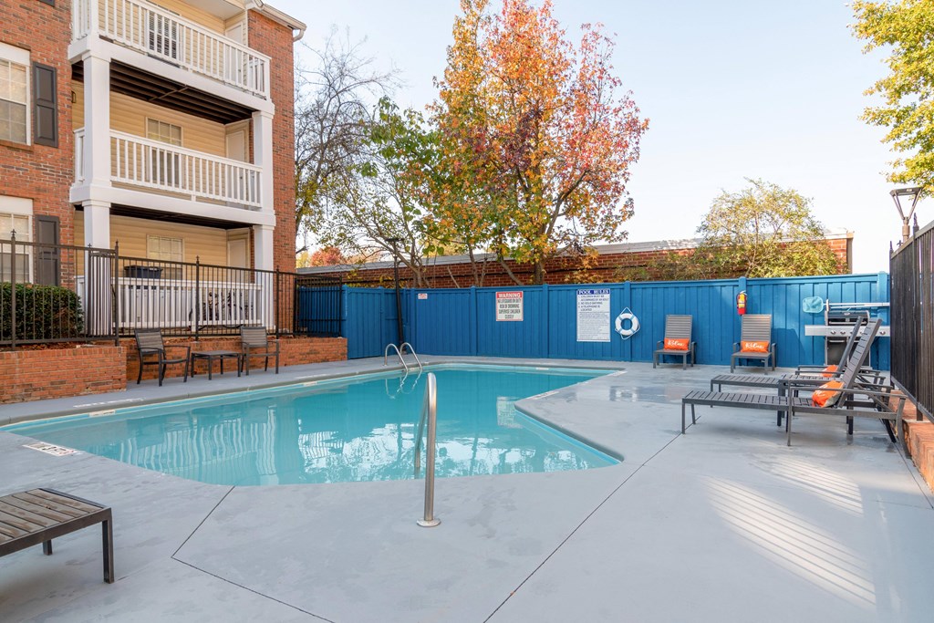 2100 Defoors apartment in Atlanta Georgia photo of resort style pool