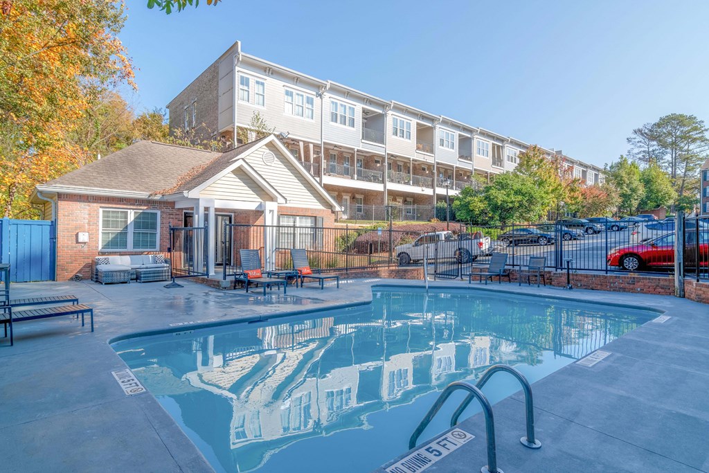 2100 Defoors apartment in Atlanta Georgia photo of resort style pool