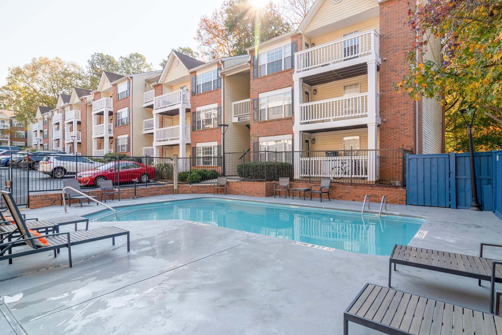 2100 Defoors apartment in Atlanta Georgia photo of resort style pool