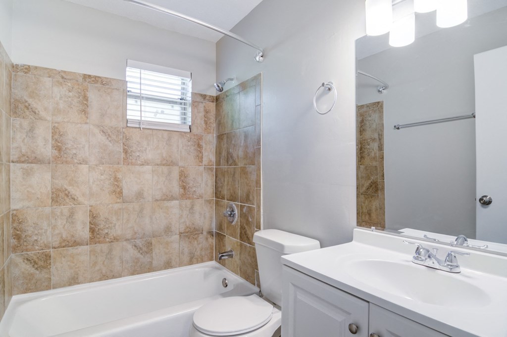 2113 Defoors apartments in Atlanta Georgia photo of upgraded bathroom