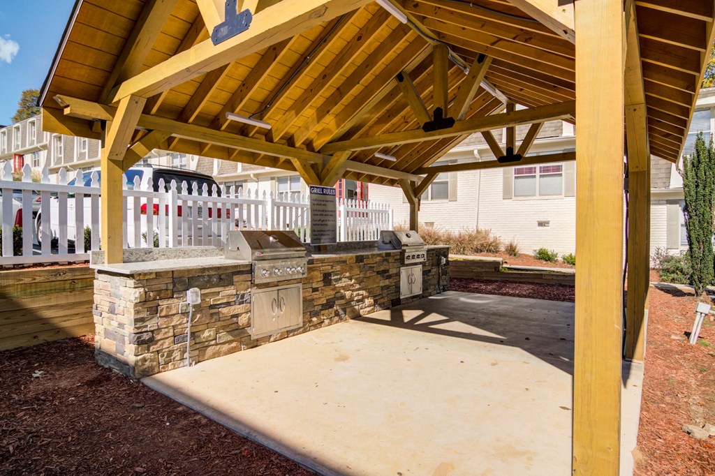 2113 Defoors apartments in Atlanta Georgia photo of BBQ grill area