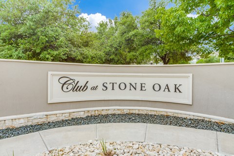 a sign that says club at stone oak