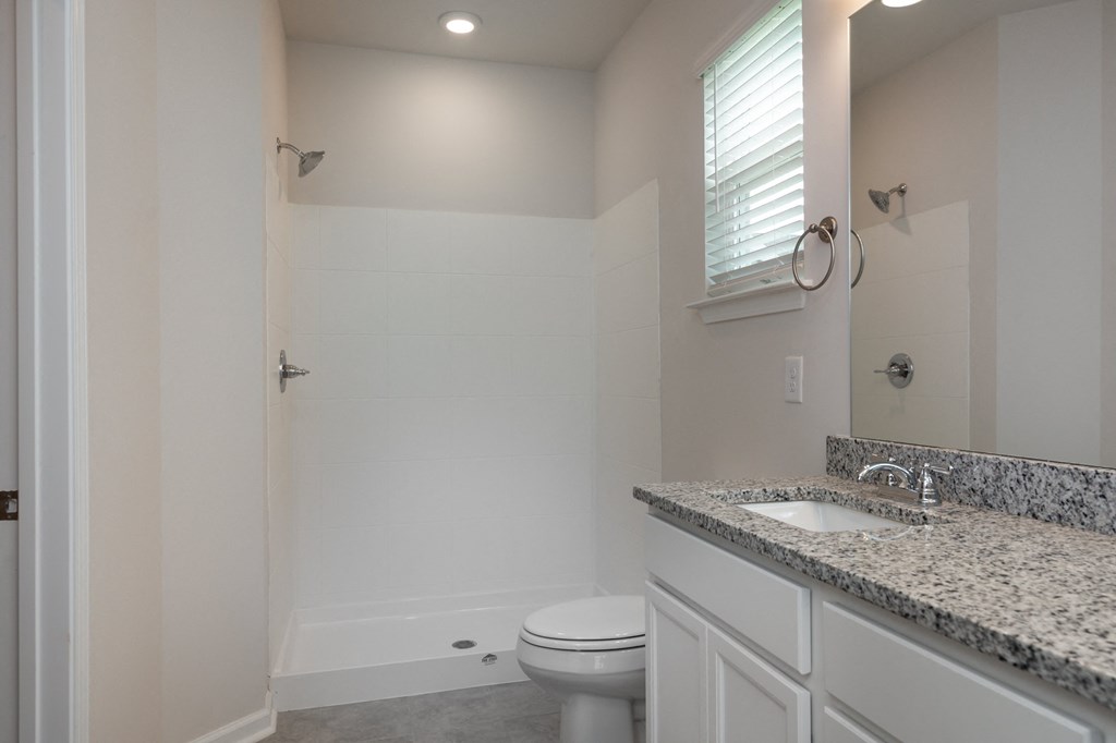 Pine Ridge Place Rental Home. Shower/Tub Combo