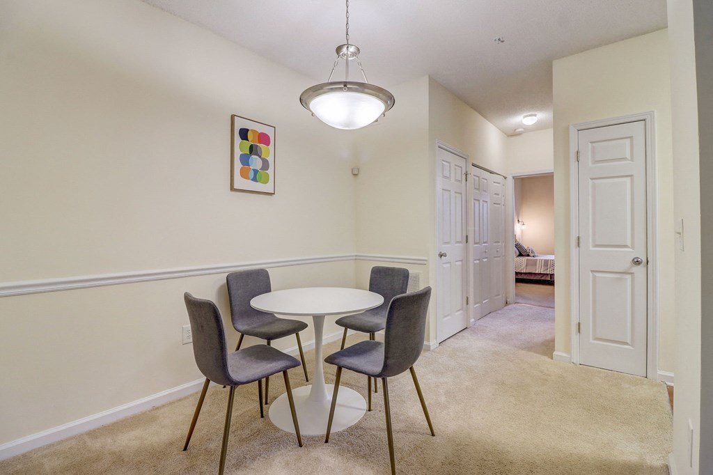 Parkway Grand apartments in Decatur Georgia photo of cozy dining room