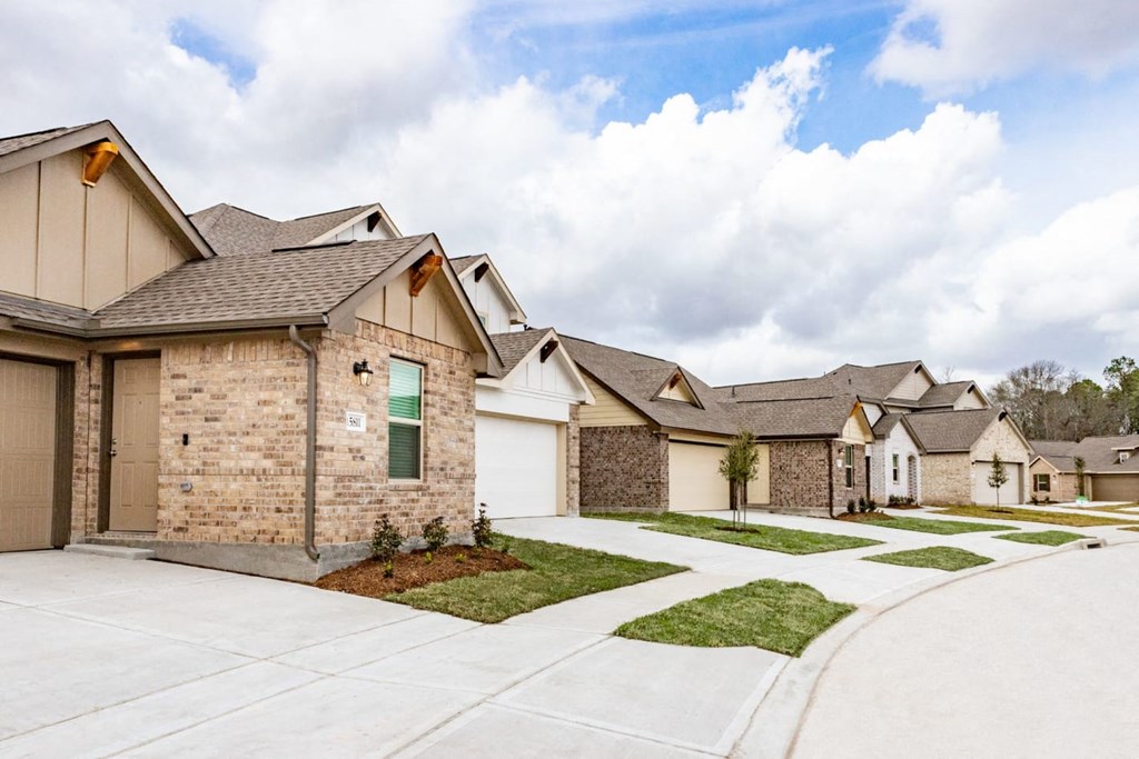 a row of houses in a subdivision