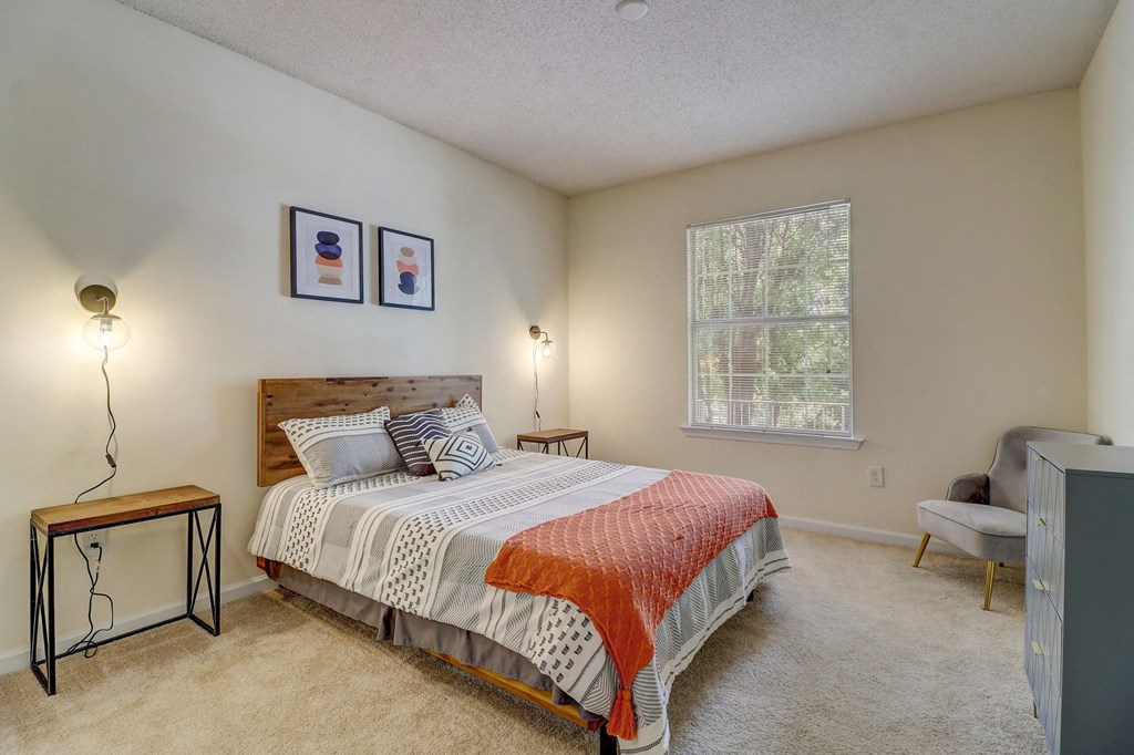 Parkway Grand apartments in Decatur Georgia photo of cozy bedroom