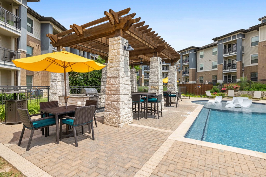 33Hundred Apartments in Austin Texas photo of sun deck