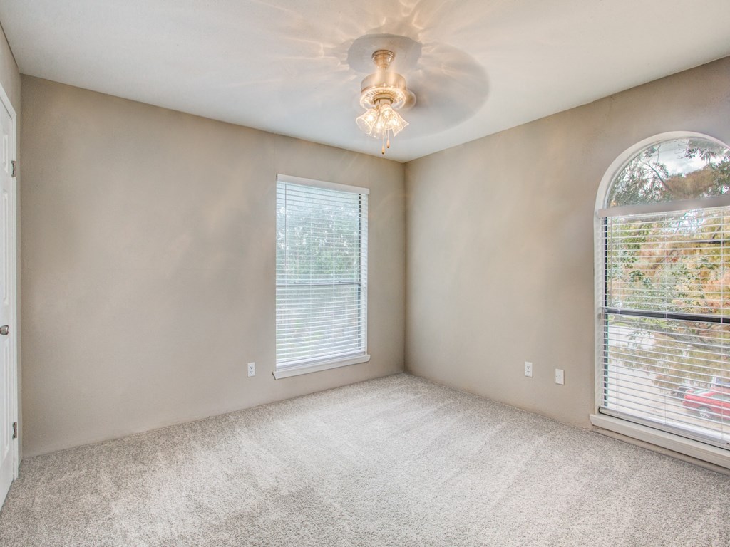 Magnolia Terrace apartments in Houston Texas 77082 photo of bedroom with plush carpeting