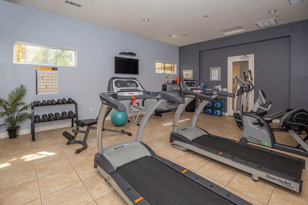 additional photo for property listing at chic digs with room to stretch out in the village 22 car